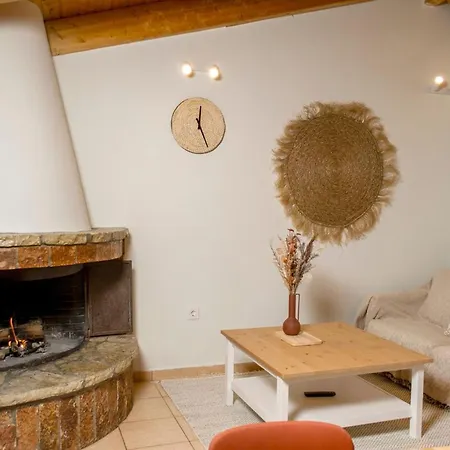 Rokani Sofita I With Fireplace At Center