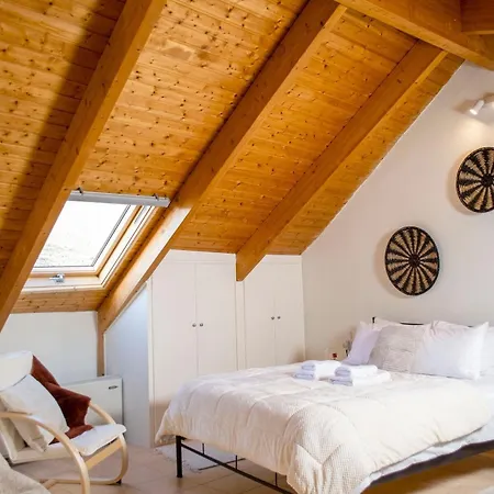 Rokani Sofita I At Center