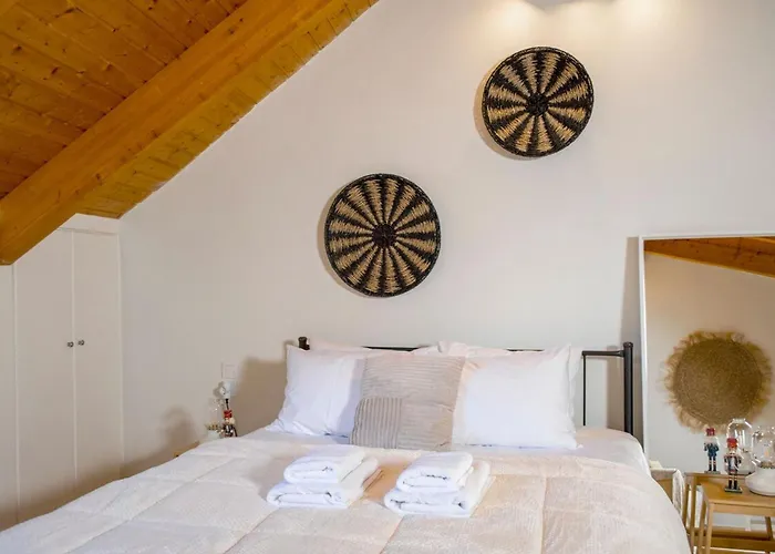 Rokani Sofita I At Center *